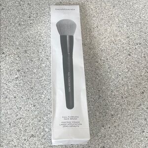 bareMinerals Full Flawless Face Brush with Black Handle